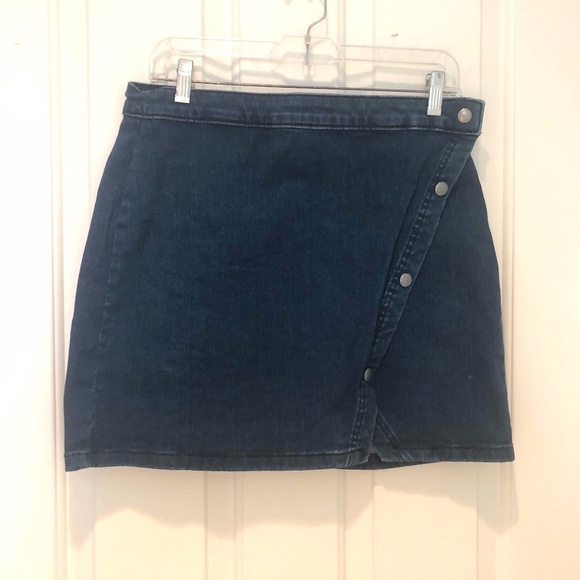 x Free People Mini Skirt Blue Denim with Diagonal Front Snaps (12) - Picture 1 of 10